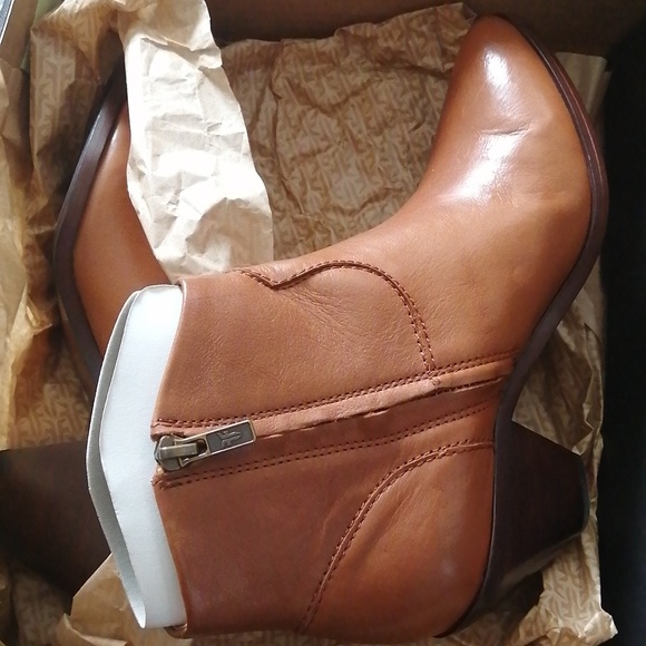 Short Sale New Frye heel boots Sz 7.5 - Picture 3 of 10